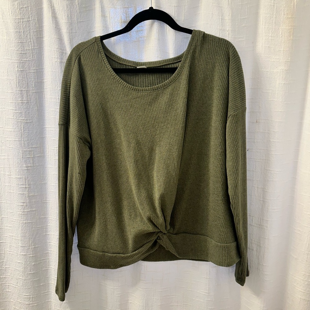 Long sleeves green top